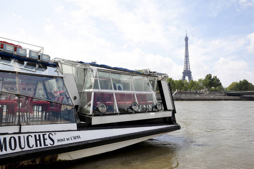 横图,彩色,室外,白天,旅游,度假,名胜古迹,标志建筑,城市,地标,建筑,法国,巴黎,遗迹,图片,景观,建筑群,铁塔,桥,埃菲尔铁塔,古典,古迹,文物,娱乐,建设,古建筑,游船,地标建筑,享受,休闲,旅游胜地,放松,摄影,文明,塞纳河,古文明,世界文化遗产,河,旅行,传统文化,bj174