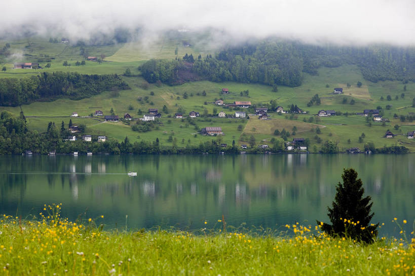 横图,彩色,室外,白天,旅游,度假,草地,湖,美景,名胜古迹,森林,山,山脉,田园,标志建筑,地标,建筑,瑞士,遗迹,图片,乡村,农村,古迹,文物,娱乐,建设,古建筑,卢塞恩湖,天空,自然,村庄,享受,休闲,旅游胜地,放松,摄影,风光,村落,古文明,屯子,墟落,旅行,居住区,bj174