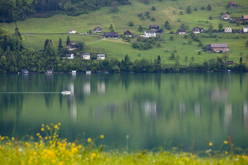 横图,彩色,室外,白天,旅游,度假,草地,湖,美景,名胜古迹,森林,山,山脉,田园,标志建筑,地标,建筑,瑞士,遗迹,图片,乡村,农村,古迹,文物,娱乐,建设,古建筑,卢塞恩湖,天空,自然,村庄,享受,休闲,旅游胜地,放松,摄影,风光,村落,古文明,屯子,墟落,旅行,居住区,bj174