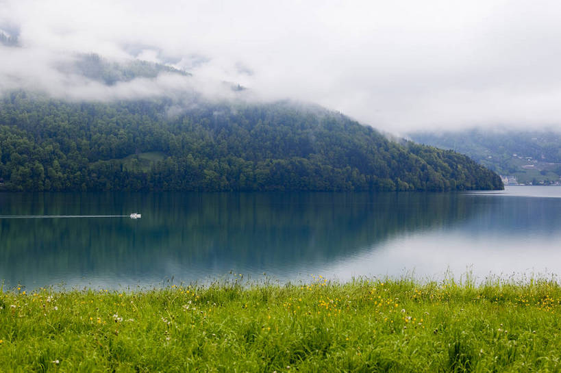 横图,彩色,室外,白天,旅游,度假,草地,湖,美景,名胜古迹,森林,山,山脉,标志建筑,地标,建筑,瑞士,遗迹,图片,古迹,文物,娱乐,建设,古建筑,卢塞恩湖,天空,自然,享受,休闲,旅游胜地,放松,摄影,风光,古文明,旅行,bj174
