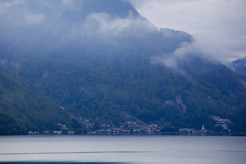 横图,彩色,室外,白天,旅游,度假,草地,湖,美景,名胜古迹,森林,山,山脉,田园,标志建筑,地标,建筑,瑞士,遗迹,图片,乡村,农村,古迹,文物,娱乐,建设,古建筑,卢塞恩湖,天空,自然,村庄,享受,休闲,旅游胜地,放松,摄影,风光,村落,古文明,屯子,墟落,旅行,居住区,bj174