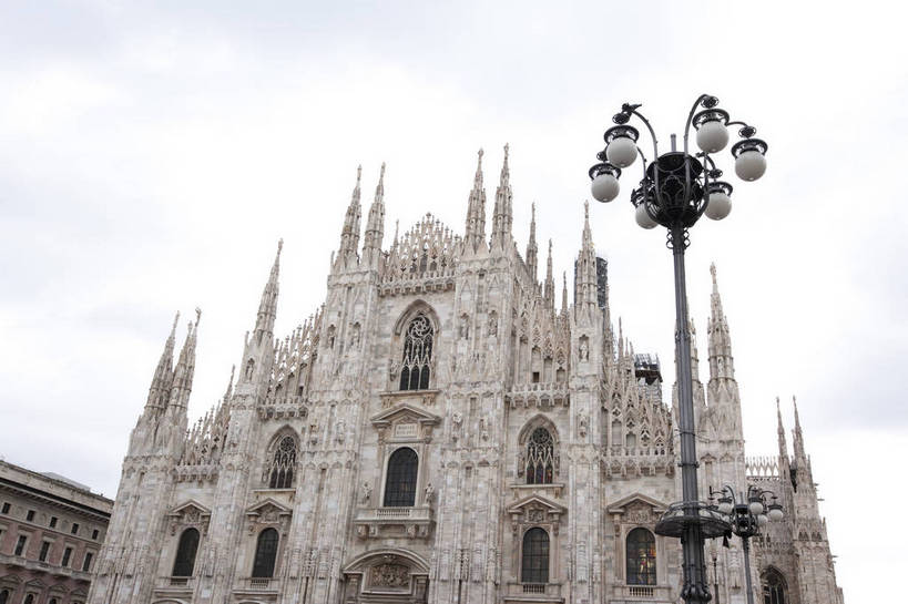 横图,彩色,室外,白天,旅游,度假,名胜古迹,标志建筑,地标,建筑,意大利,德国,欧洲,遗迹,图片,建筑群,古典,古迹,文物,娱乐,建设,古建筑,地标建筑,享受,休闲,旅游胜地,放松,摄影,哥特式,西欧,文明,古文明,多莫大教堂,米兰,世界文化遗产,德意志联邦共和国,首府,科隆,北威州,北莱茵.威斯特法伦州,米兰主教教堂,旅行,大教堂,科隆行政区,传统文化,多姆大教堂,bj174