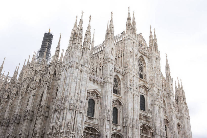 横图,彩色,室外,白天,旅游,度假,名胜古迹,标志建筑,地标,建筑,意大利,德国,欧洲,遗迹,图片,建筑群,古典,古迹,文物,娱乐,建设,古建筑,地标建筑,享受,休闲,旅游胜地,放松,摄影,哥特式,西欧,文明,古文明,多莫大教堂,米兰,世界文化遗产,德意志联邦共和国,首府,科隆,北威州,北莱茵.威斯特法伦州,米兰主教教堂,旅行,大教堂,科隆行政区,传统文化,多姆大教堂,bj174