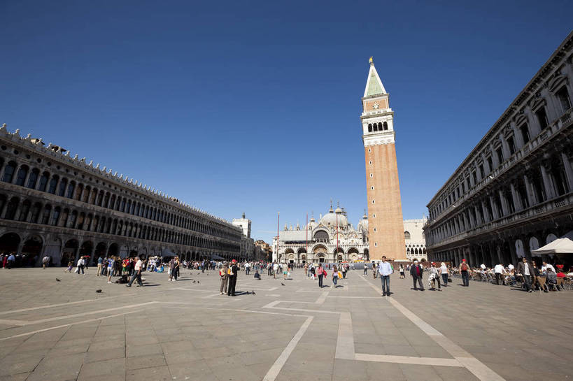 广场,教堂,横图,彩色,室外,白天,旅游,度假,名胜古迹,标志建筑,地标,建筑,意大利,威尼斯,遗迹,图片,建筑群,古典,古迹,文物,娱乐,建设,古建筑,地标建筑,享受,休闲,旅游胜地,放松,摄影,文明,咖啡店,咖啡屋,古文明,世界文化遗产,圣马可广场,旅行,咖啡馆,传统文化,bj174
