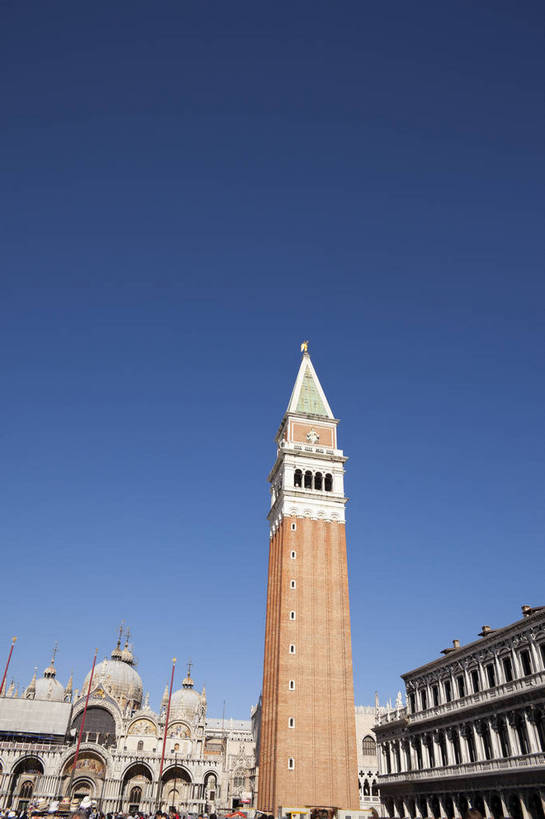 广场,教堂,竖图,彩色,室外,白天,旅游,度假,名胜古迹,标志建筑,地标,建筑,意大利,威尼斯,游客,遗迹,图片,建筑群,尖顶,古典,古迹,文物,娱乐,建设,古建筑,圆顶,地标建筑,享受,休闲,旅游胜地,放松,竖,摄影,文明,古文明,世界文化遗产,圣马可广场,旅行,传统文化,bj174