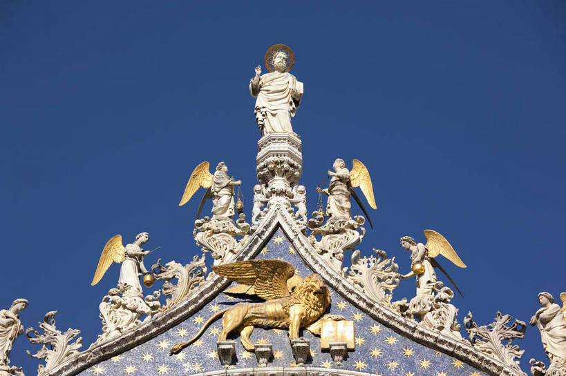 广场,教堂,横图,彩色,室外,特写,白天,旅游,度假,名胜古迹,窗户,标志建筑,地标,建筑,意大利,威尼斯,遗迹,雕像,图片,建筑群,钟楼,古典,古迹,文物,娱乐,建设,古建筑,圆顶,地标建筑,享受,休闲,旅游胜地,放松,摄影,文明,古文明,哥特式建筑,世界文化遗产,圣马可广场,神父,旅行,传统文化,bj174