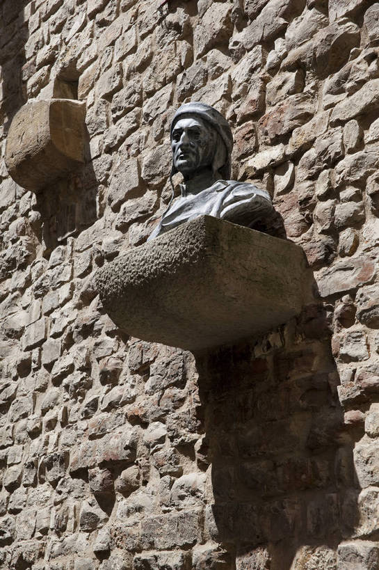 竖图,彩色,室外,特写,白天,旅游,度假,名胜古迹,标志建筑,地标,建筑,意大利,佛罗伦萨,欧洲,遗迹,雕像,塑像,图片,墙,建筑群,古典,古迹,文物,娱乐,建设,古建筑,地标建筑,享受,休闲,旅游胜地,放松,竖,摄影,纪念,托斯卡纳,南欧,文明,古文明,世界文化遗产,意大利共和国,首府,百花之城,翡冷翠,托斯卡纳大区,但丁,旅行,传统文化,佛罗伦斯,佛罗伦斯省,但丁故居,bj174