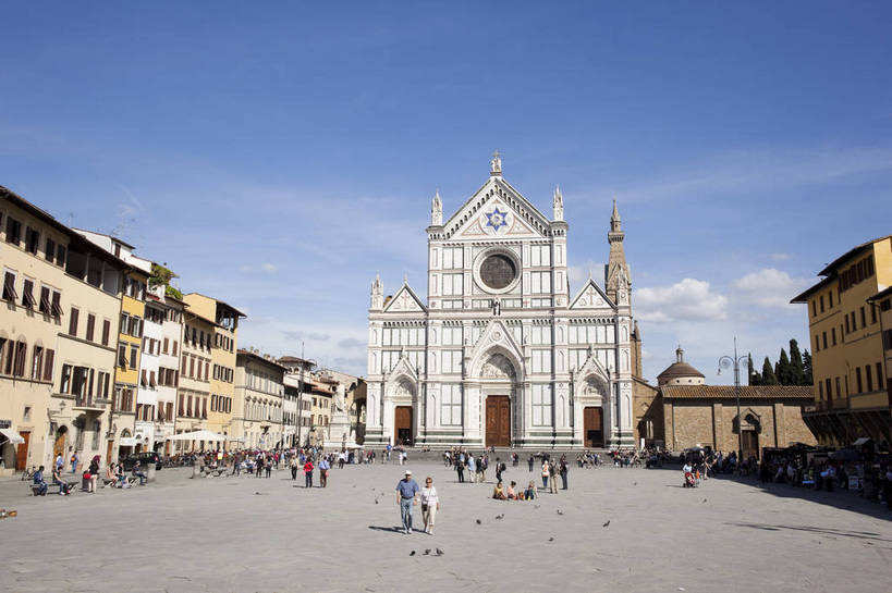 广场,教堂,横图,彩色,室外,白天,旅游,度假,名胜古迹,标志建筑,地标,建筑,意大利,佛罗伦萨,游客,遗迹,图片,建筑群,古典,古迹,文物,娱乐,建设,古建筑,地标建筑,享受,休闲,广阔,旅游胜地,放松,摄影,文明,古文明,世界文化遗产,圣十字教堂,旅行,传统文化,bj174