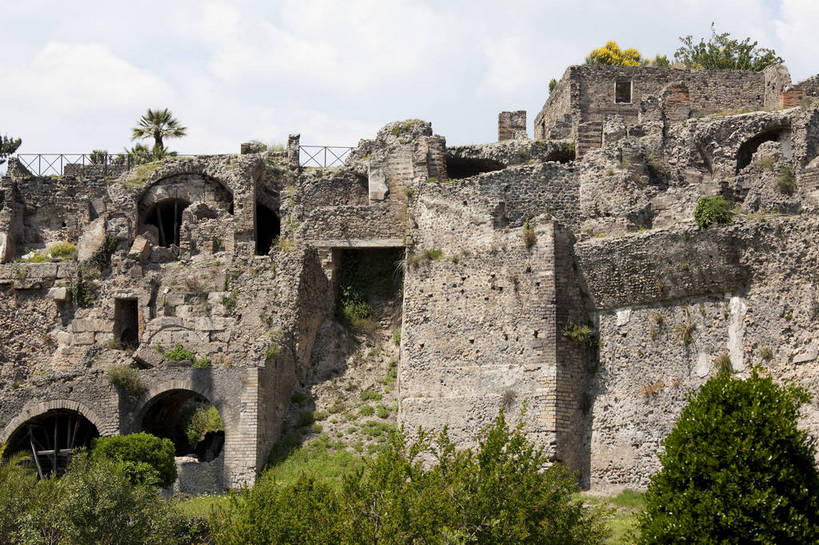 横图,彩色,室外,白天,旅游,度假,名胜古迹,标志建筑,地标,建筑,意大利,破旧,遗迹,图片,古城,建筑群,古典,古迹,文物,娱乐,建设,城墙,古建筑,历史建筑,遗址,地标建筑,享受,休闲,旅游胜地,放松,摄影,文明,古文明,世界文化遗产,庞贝古城,旅行,传统文化,bj174