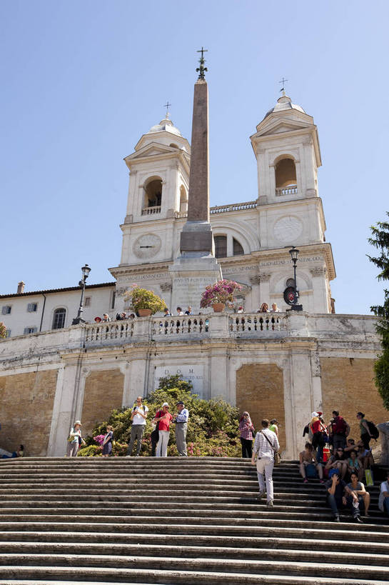 广场,竖图,彩色,室外,白天,旅游,度假,名胜古迹,标志建筑,地标,建筑,意大利,罗马,遗迹,花坛,图片,古城,建筑群,古典,古迹,文物,娱乐,建设,古建筑,西班牙广场,地标建筑,享受,休闲,旅游胜地,放松,竖,摄影,文明,古文明,世界文化遗产,旅行,传统文化,bj174