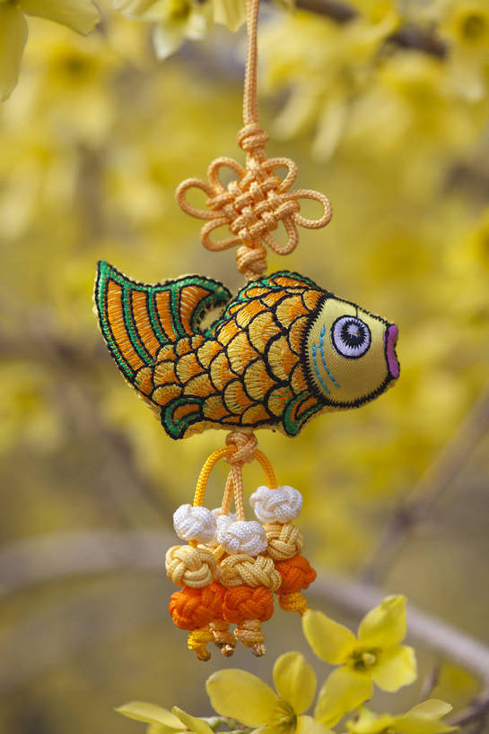 公园,竖图,彩色,室外,特写,白天,背景,旅游,度假,名胜古迹,标志建筑,地标,建筑,刺绣,北京,中国,悬挂,遗迹,鱼,图片,古迹,文物,娱乐,建设,古建筑,花卉,自然,福字,中国结,享受,休闲,香包,旅游胜地,放松,竖,摄影,风光,古文明,旅行,玉渊潭公园,bj174