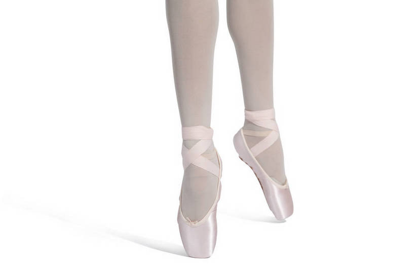 东方人,脚,横图,彩色,室内,特写,白天,抠图,白色背景,侧面,时尚,跳舞,芭蕾,北京,中国,仅一个人,图片,健康,活力,美女,平衡,摄影,青春,优雅,优美,踮起脚尖,舞蹈鞋,弹性,技能,年轻女性,女人,女性,亚洲人,中国人,年轻人,舞蹈演员,半身,影棚拍摄,愉快,舞蹈,bj174