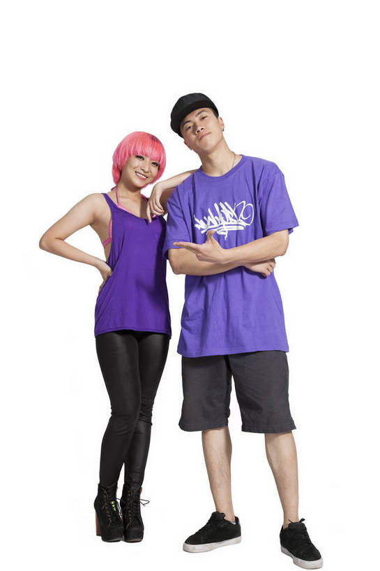 东方人,两个人,伙伴,站,竖图,彩色,室内,白天,正面,时尚,友谊,热情,合作,团队,北京,中国,图片,街头,注视,休闲装,观察,看,手势,健康,个性,活力,激情,美女,平衡,竖,摄影,观看,技巧,青春,街舞,察看,酷,双人舞,嘻哈,关注,舞蹈服,弹性,动感,技能,友情,男人,男性,年轻男性,年轻女性,女人,女性,亚洲人,中国人,年轻人,全身,影棚拍摄,愉快,bj174