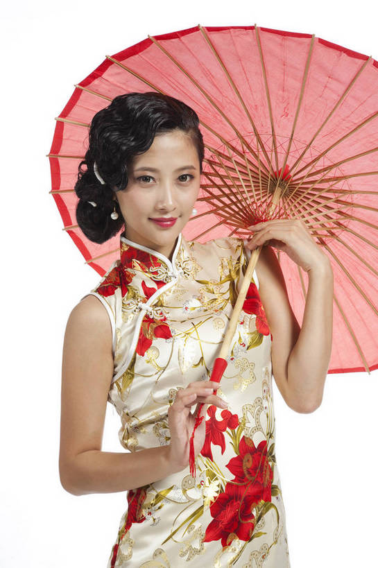东方人,站,竖图,彩色,室内,白天,抠图,白色背景,正面,民族服装,时尚,成功,北京,中国,仅一个人,旗袍,伞,图片,古典,传统,撑伞,成熟,可爱,美女,竖,自信,摄影,生活方式,青春,优雅,乐观,妖娆,年轻女性,女人,女性,亚洲人,中国人,年轻人,半身,影棚拍摄,礼服,愉快,bj174