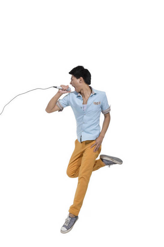 东方人,一个人,跳,竖图,彩色,室内,白天,抠图,白色背景,侧面,时尚,北京,中国,图片,休闲,休闲服,活力,可爱,竖,唱歌,摄影,生活方式,青春,手舞足蹈,乐观,男人,男性,年轻男性,亚洲人,中国人,年轻人,全身,影棚拍摄,高兴,愉快,bj174