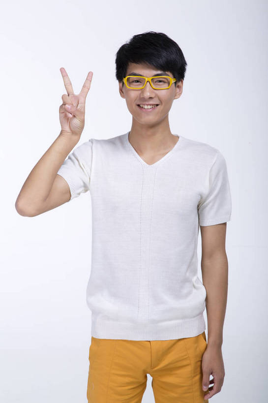 东方人,一个人,站,竖图,彩色,室内,白天,抠图,白色背景,正面,时尚,北京,中国,图片,手势,休闲,休闲服,活力,可爱,竖,摄影,生活方式,青春,戴眼镜,乐观,男人,男性,年轻男性,亚洲人,中国人,年轻人,半身,影棚拍摄,高兴,愉快,bj174