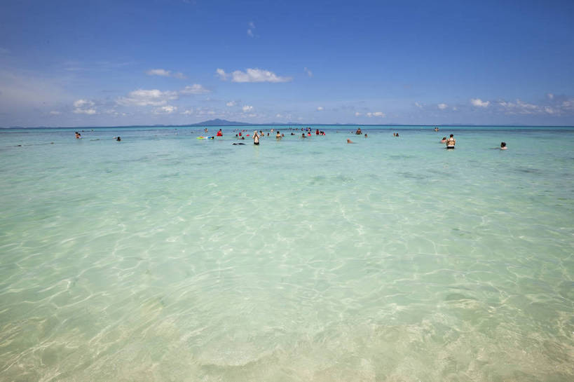 游泳,横图,彩色,室外,特写,白天,旅游,度假,美景,名胜古迹,沙滩,标志建筑,地标,建筑,泰国,亚洲,游客,遗迹,图片,海平面,古迹,文物,娱乐,建设,古建筑,普吉岛,自然,海水,享受,休闲,旅游胜地,放松,摄影,东南亚,海滨,古文明,泰王国,皮皮岛,普吉,披披岛,甲米府,海,海滩,旅行,大皮皮岛,竹子岛,bj174