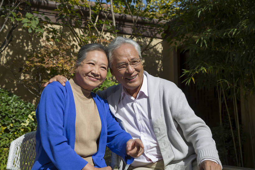 东方人,老年人,两个人,夫妻,花园,坐,笑,横图,彩色,室外,白天,正面,爱情,度假,时尚,成功,北京,中国,图片,院子,浪漫,休闲,健康,休闲服,成熟,恩爱,活力,亲密,自信,恋人,摄影,生活方式,亲情,精明,老年男性,老年女性,男人,男性,女人,女性,亚洲人,中国人,夫妇,情侣,半身,愉快,伴侣,奢华,bj174