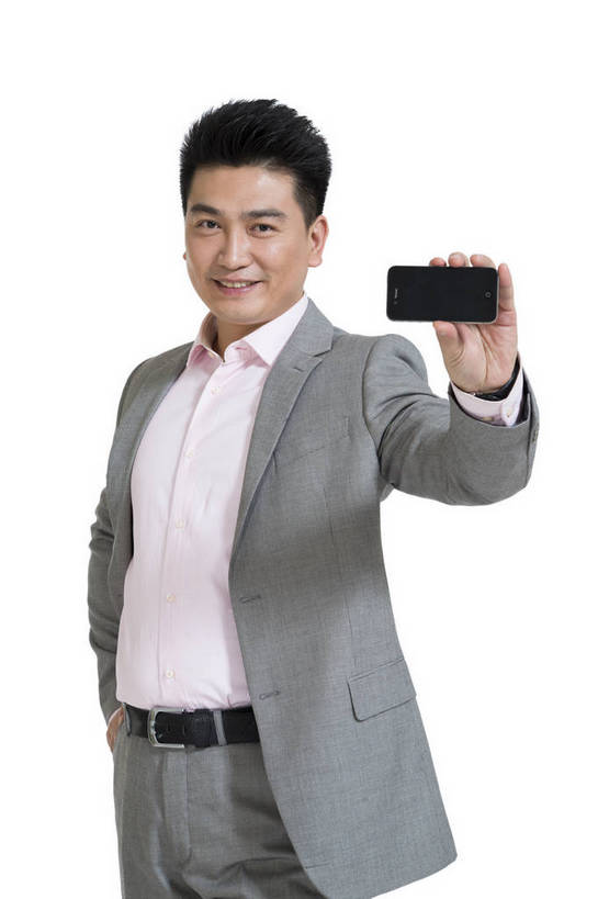 东方人,中年人,一个人,商务人士,商务男性,站,打电话,竖图,彩色,室内,白天,留白,抠图,白色背景,侧面,衬衫,商务,时尚,成功,电话,手机,北京,中国,套装,正装,图片,浪漫,通讯设备,现代,职业,展示,成熟,自信,摄影,青春,商务装,工薪阶层,智能手机,精明,交流,男人,男性,年轻男性,亚洲人,中国人,年轻人,白领,上班族,沟通,通话,半身,影棚拍摄,衬衣,西服,愉快,苹果手机,bj174