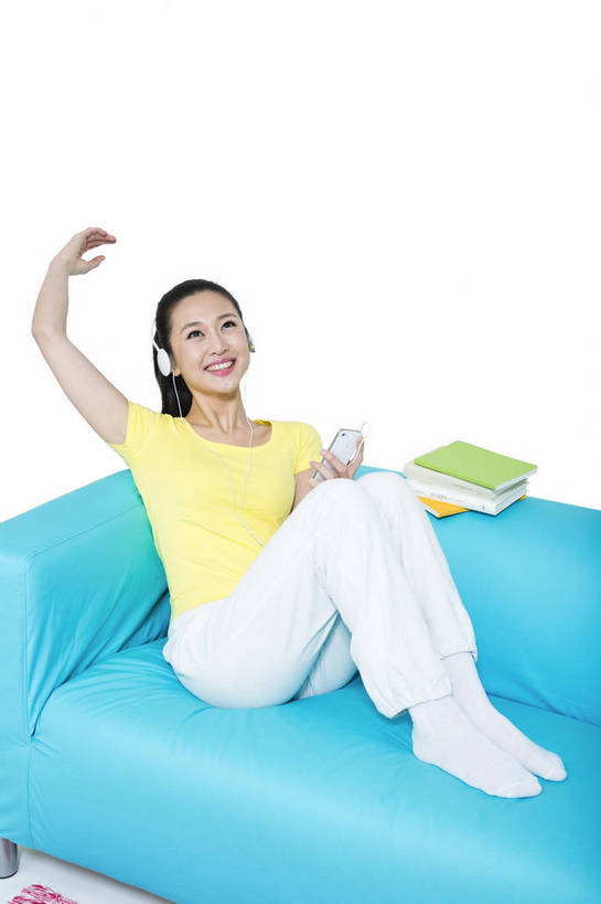 东方人,坐,打电话,微笑,竖图,彩色,室内,白天,留白,抠图,白色背景,侧面,时尚,沙发,电话,手机,北京,中国,仅一个人,伸展,图片,休闲装,通讯设备,现代,耳机,听音乐,享受,休息,休闲,成熟,可爱,美女,自信,摄影,生活方式,青春,优雅,智能手机,乐观,交流,年轻女性,女人,女性,亚洲人,中国人,年轻人,沟通,通话,全身,影棚拍摄,愉快,苹果手机,bj174