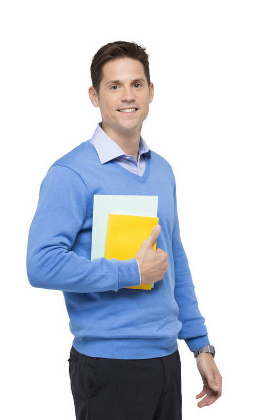 西方人,中年人,一个人,教师,站,微笑,竖图,彩色,室内,白天,留白,抠图,白色背景,侧面,幸福,北京,欧洲,中国,欧洲人,图片,教育,注视,休闲装,仅一个年轻男性,观察,看,放松,自信,帮助,外教,摄影,外国人,课本,观看,察看,成就,关注,乐观,教员,认真,自豪,年轻男性,白种人,美国人,年轻人,老师,半身,影棚拍摄,先生,bj174