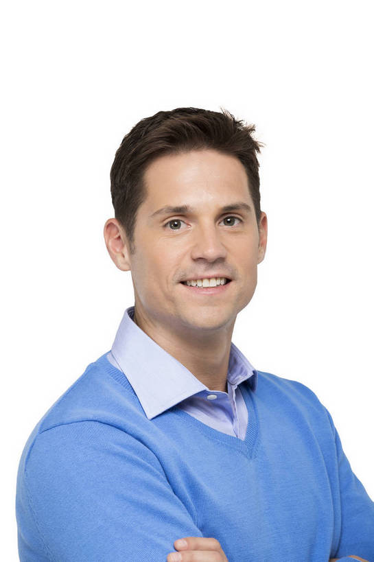 西方人,中年人,一个人,教师,站,抱,微笑,竖图,彩色,室内,白天,留白,抠图,白色背景,侧面,幸福,北京,欧洲,中国,欧洲人,图片,教育,注视,休闲装,肩膀,仅一个年轻男性,观察,看,放松,自信,外教,摄影,外国人,抱着,观看,察看,搂着,成就,关注,乐观,教员,认真,自豪,年轻男性,白种人,美国人,年轻人,老师,搂,半身,影棚拍摄,先生,bj174