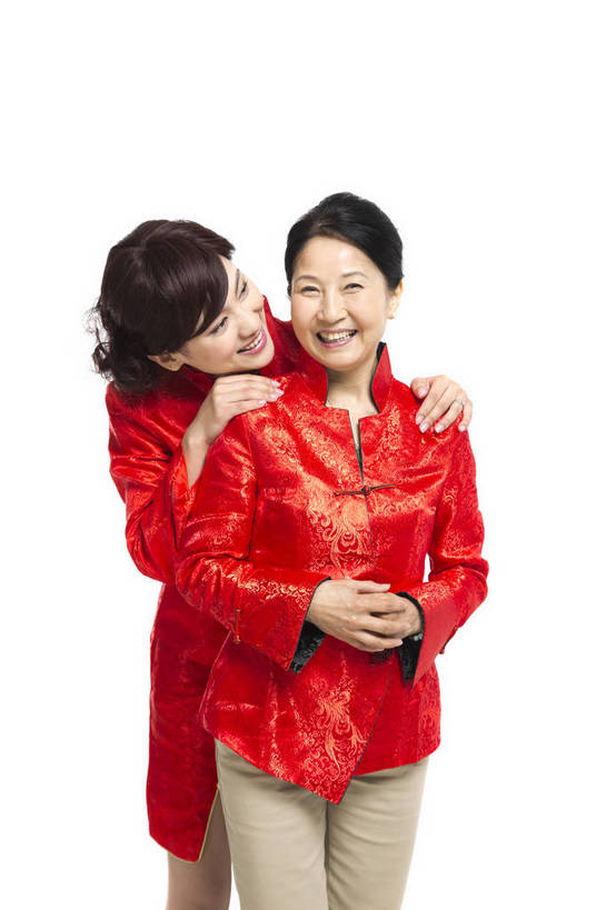 东方人,中年人,老年人,两个人,家庭,站,微笑,竖图,彩色,室内,白天,留白,抠图,白色背景,正面,民族服装,时尚,幸福,北京,中国,春节,新年,节日,庆祝,图片,文化,老人,靠,靠着,倚靠,庆典,和谐,温馨,喜庆,母女,放松,美女,摄影,生活方式,纪念,和睦,倚着,亲近,亲情,合家欢,欢聚一堂,乐观,老年男性,老年女性,男人,男性,年轻女性,女人,女性,亚洲人,中国人,年轻人,搂抱,半身,影棚拍摄,礼服,欢乐,红衣,唐装,传统节日,bj174