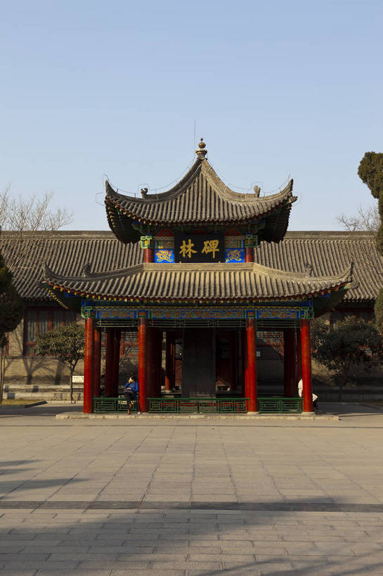 无人,博物馆,竖图,彩色,室外,白天,旅游,度假,名胜古迹,标志建筑,地标,建筑,西安,中国,亚洲,遗迹,牌匾,书法,图片,建筑群,院子,古典,古迹,文物,娱乐,建设,古建筑,凉亭,享受,休闲,旅游胜地,放松,摄影,文明,中国文化,古文明,东亚,陕西,陕西省,湖北,碑林,西安市,中华人民共和国,省会,西北地区,陕,旅行,西安碑林,西安碑林博物馆,bj174