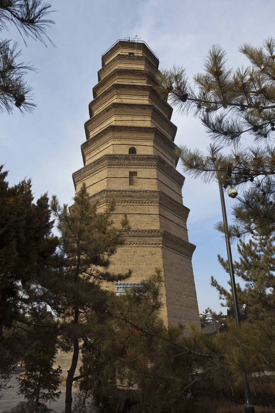 无人,竖图,彩色,室外,白天,旅游,度假,名胜古迹,树林,标志建筑,地标,建筑,中国,遗迹,图片,建筑群,塔,古典,古迹,文物,娱乐,建设,古建筑,宝塔,享受,休闲,旅游胜地,放松,摄影,文明,中国文化,古文明,陕西,延安,宝塔山,旅行,bj174