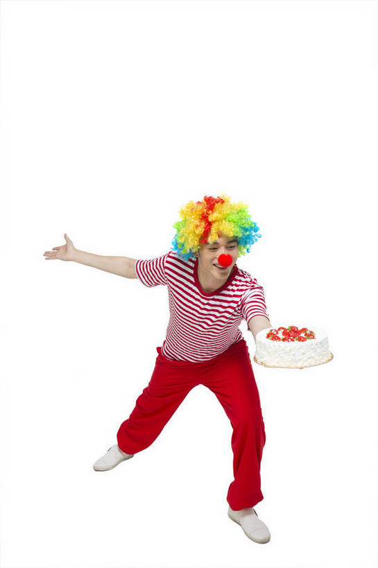 东方人,鼻子,小丑,站,笑,竖图,彩色,室内,白天,留白,抠图,白色背景,正面,时尚,快乐,幸福,北京,中国,仅一个人,图片,食品,甜点,休闲装,现代,红色,休闲,表情,卡通,放松,活力,夸张,自信,摄影,生活方式,青春,搞笑,幽默,有趣,滑稽,动感,乐观,男人,男性,年轻男性,亚洲人,中国人,年轻人,捧着,全身,影棚拍摄,愉快,蛋糕,bj174