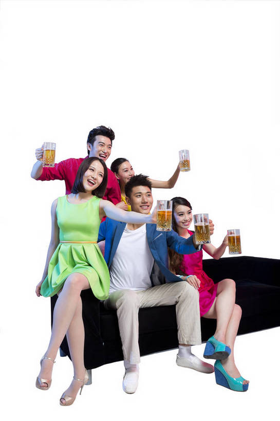 啤酒,东方人,伙伴,朋友,坐,笑,竖图,彩色,室内,白天,留白,抠图,白色背景,正面,侧面,裙子,时尚,快乐,兴奋,友谊,幸福,合作,团队,北京,中国,五个人,连衣裙,图片,许多人,休闲装,干杯,一群人,休闲,放松,活力,狂欢,美女,自信,唱歌,摄影,生活方式,青春,同伴,动感,乐观,饮酒,友情,男人,男性,年轻男性,年轻女性,女人,女性,亚洲人,中国人,年轻人,全身,影棚拍摄,愉快,bj174