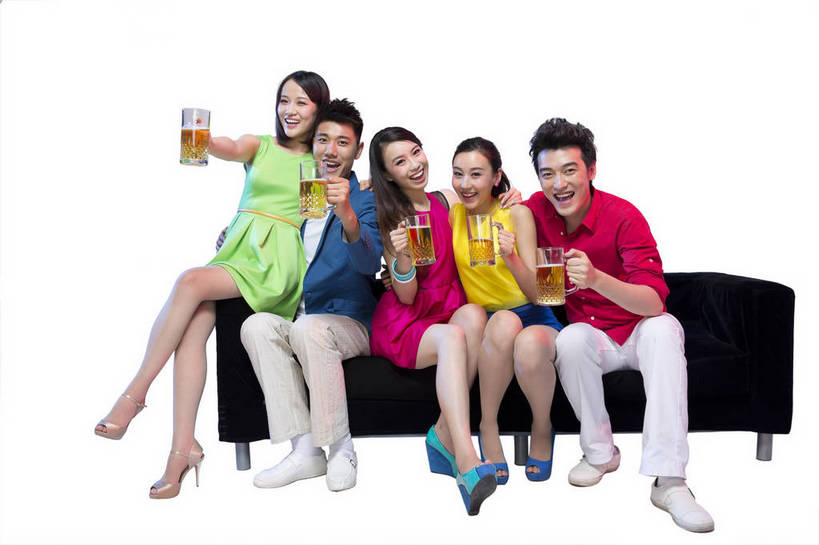 啤酒,东方人,伙伴,朋友,坐,笑,横图,彩色,室内,白天,留白,抠图,白色背景,正面,裙子,时尚,快乐,兴奋,友谊,幸福,合作,团队,北京,中国,五个人,连衣裙,图片,许多人,休闲装,干杯,一群人,休闲,放松,活力,狂欢,美女,自信,唱歌,摄影,生活方式,青春,同伴,动感,乐观,饮酒,友情,男人,男性,年轻男性,年轻女性,女人,女性,亚洲人,中国人,年轻人,全身,影棚拍摄,愉快,bj174