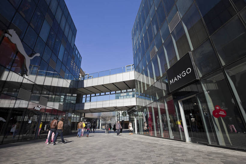 无人,家,商店,横图,彩色,室外,白天,旅游,时尚,美景,道路,建筑,街道,路,商场,公路,北京,中国,图片,房屋,屋子,景观,交通,辉煌,现代建筑,楼房,商业街,玻璃房,住宅,旅游胜地,景色,摄影,文明,发展,阳光房,繁荣,马路,旅行,房子,三里屯,bj174