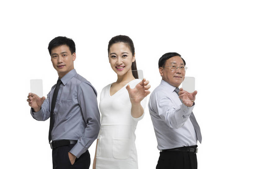 东方人,中年人,三个人,伙伴,科学家,站,横图,彩色,室内,白天,留白,抠图,白色背景,侧面,时尚,合作,团队,信心,显示器,技术,高科技,科技,手机,北京,中国,正装,工作,科学,屏幕,图片,显示屏,现代,背靠背,展示,美女,自信,摄影,生活方式,科学技术,未来,科研人员,工作装,成就,研究者,液晶显示器,梦想,输出设备,科学研究者,团结,友情,男人,男性,年轻男性,年轻女性,女人,女性,中国人,年轻人,科学工作者,半身,影棚拍摄,愉快,bj174