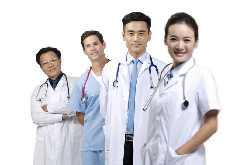 东方人,西方人,中年人,老年人,四个人,伙伴,医生,护士,医院,站,微笑,横图,彩色,室内,白天,抠图,白色背景,正面,侧面,友谊,成功,合作,北京,中国,欧洲人,研究,图片,美丽,听诊器,医护人员,健康,成熟,活力,自信,摄影,优雅,医疗,工作装,诊疗,手术服,精明,协作,老年男性,男人,男性,年轻男性,年轻女性,女人,女性,中年男性,亚洲人,中国人,年轻人,半身,影棚拍摄,愉快,bj174