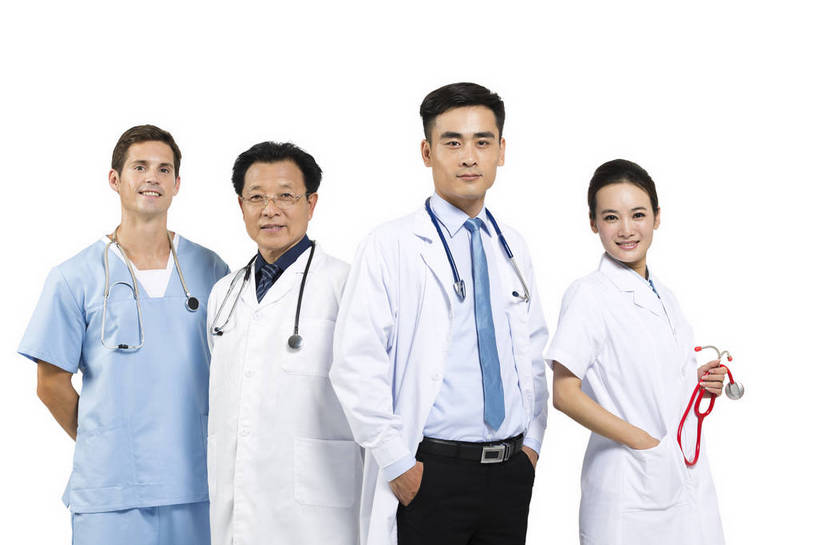 东方人,西方人,中年人,老年人,四个人,伙伴,医生,护士,医院,站,微笑,横图,彩色,室内,白天,抠图,白色背景,正面,侧面,友谊,成功,合作,北京,中国,欧洲人,研究,图片,美丽,听诊器,医护人员,健康,成熟,活力,自信,摄影,优雅,医疗,工作装,诊疗,手术服,精明,协作,老年男性,男人,男性,年轻男性,年轻女性,女人,女性,中年男性,亚洲人,中国人,年轻人,半身,影棚拍摄,愉快,bj174
