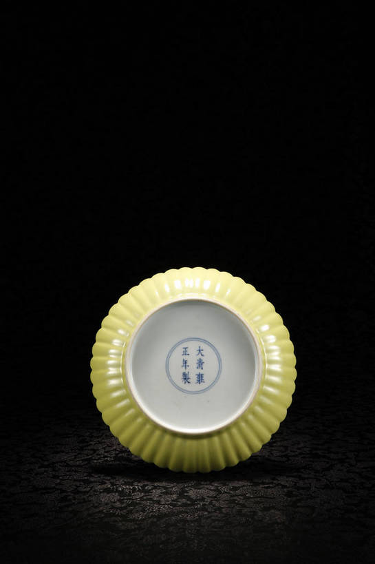 竖图,彩色,室内,白天,绘画,静物,餐具,北京,中国,风俗,彩绘,瓷器,碟子,盘,图片,陶瓷,艺术品,古典,文化,文物,传统,盘子,工艺品,碟,精神,摄影,古董,珍贵,陶艺,黑背景,古物,文明,中国文化,珍藏,精美,古玩,彩釉,古代文明,制度,画画,影棚拍摄,保藏,收藏,传统文化,黄釉,bj174