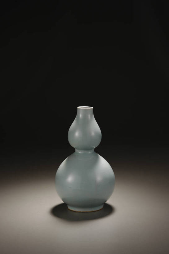 竖图,彩色,室内,白天,静物,花瓶,北京,中国,风俗,瓷器,瓶,图片,陶瓷,陶瓷制品,艺术品,古典,文化,文物,传统,瓶子,工艺品,精神,摄影,古董,珍贵,黑背景,古物,文明,中国文化,珍藏,精美,古玩,古代文明,制度,影棚拍摄,保藏,收藏,传统文化,葫芦瓶,豆青釉葫芦瓶,bj174