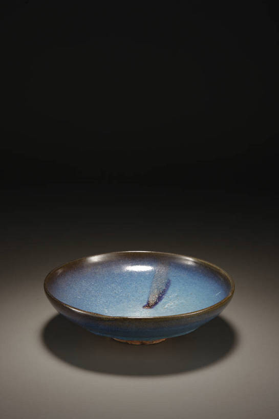 竖图,彩色,室内,白天,静物,北京,中国,风俗,瓷器,盘,图片,陶瓷,陶瓷制品,艺术品,古典,文化,文物,传统,工艺品,精神,摄影,古董,珍贵,黑背景,古物,文明,中国文化,珍藏,精美,古玩,古代文明,制度,影棚拍摄,保藏,收藏,传统文化,窑变釉,bj174