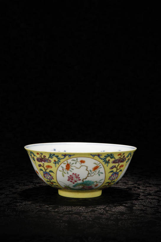 竖图,彩色,室内,白天,绘画,静物,北京,中国,花纹,风俗,纹路,彩绘,瓷器,图片,纹理,陶瓷,陶瓷制品,艺术品,古典,文化,文物,传统,容器,工艺品,碗,精神,摄影,古董,储藏,珍贵,陶艺,黑背景,古物,储存,文明,中国文化,斑纹,珍藏,精美,古玩,肌理,彩釉,古代文明,制度,画画,影棚拍摄,保藏,收藏,贮存,传统文化,粉彩,粉彩瓷,花卉纹,bj174