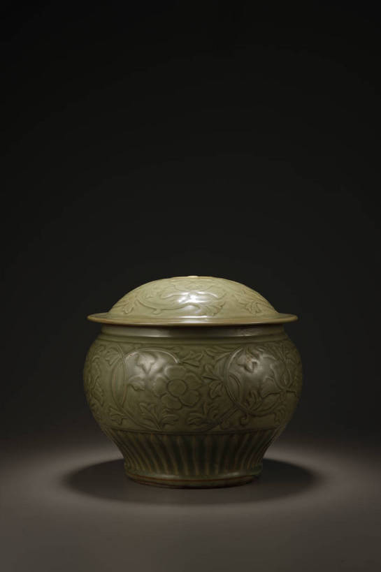 竖图,彩色,室内,白天,绘画,静物,北京,中国,花纹,风俗,纹路,彩绘,瓷器,盖子,罐,罐子,图片,纹理,陶瓷,陶瓷制品,艺术品,古典,文化,文物,传统,瓶子,工艺品,精神,摄影,古董,珍贵,陶艺,黑背景,古物,文明,中国文化,斑纹,珍藏,精美,古玩,肌理,彩釉,古代文明,制度,画画,影棚拍摄,保藏,收藏,传统文化,盖罐,青釉,花卉纹,bj174