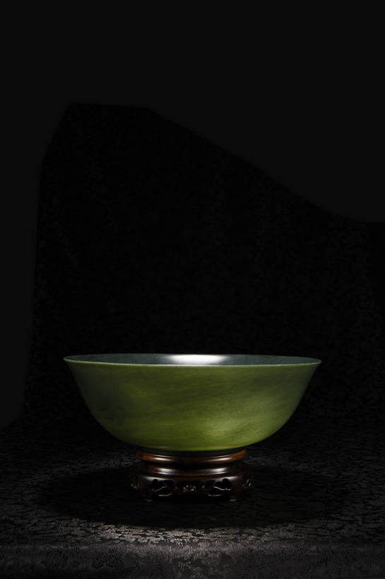 竖图,彩色,室内,白天,绘画,静物,北京,中国,风俗,彩绘,瓷器,图片,陶瓷,陶瓷制品,艺术品,古典,文化,文物,传统,容器,工艺品,碗,精神,摄影,古董,储藏,珍贵,陶艺,黑背景,古物,储存,文明,中国文化,珍藏,精美,古玩,彩釉,古代文明,制度,画画,影棚拍摄,保藏,收藏,贮存,传统文化,绿釉,bj174