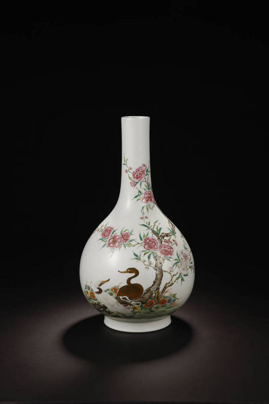 竖图,彩色,室内,白天,绘画,静物,北京,中国,花纹,风俗,纹路,彩绘,瓷器,瓶,图片,纹理,陶瓷,艺术品,古典,文化,文物,传统,瓶子,工艺品,精神,摄影,古董,珍贵,陶艺,黑背景,古物,文明,中国文化,斑纹,珍藏,精美,古玩,肌理,彩釉,古代文明,制度,画画,影棚拍摄,保藏,收藏,传统文化,粉彩,粉彩瓷,bj174