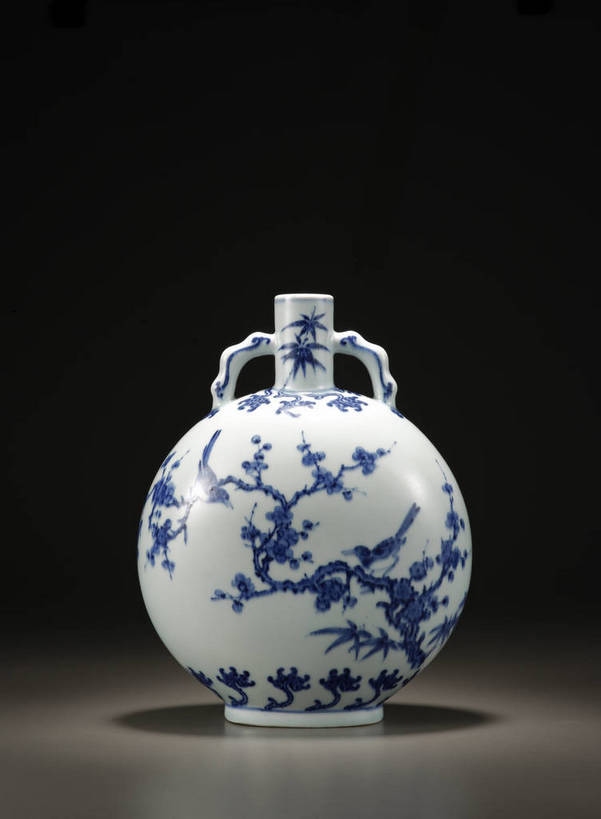 竖图,彩色,室内,白天,静物,北京,中国,风俗,艺术,瓷器,壶,图片,手工艺品,艺术品,古典,文化,文物,传统,水壶,茶壶,工艺品,精神,摄影,古董,青花瓷,珍贵,黑背景,高雅,古物,文明,中国文化,珍藏,精美,古玩,自信心,品位,古代文明,制度,磁器,白地青花瓷,青花,影棚拍摄,保藏,收藏,传统文化,bj174