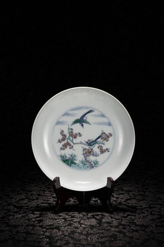 竖图,彩色,室内,白天,绘画,静物,餐具,北京,中国,风俗,彩绘,瓷器,碟子,盘,图片,陶瓷,艺术品,古典,文化,文物,传统,盘子,工艺品,碟,精神,摄影,古董,珍贵,陶艺,黑背景,古物,文明,中国文化,珍藏,精美,古玩,彩釉,古代文明,制度,画画,影棚拍摄,保藏,收藏,传统文化,斗彩,逗彩,bj174