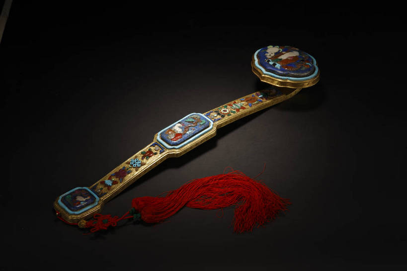 横图,彩色,室内,白天,幸福,静物,玉,北京,中国,风俗,镶嵌,图片,艺术品,古典,文化,文物,传统,工艺品,精神,摄影,奢侈品,古董,玉器,吉祥,贵重,珍贵,黑背景,古物,文明,中国文化,珍藏,精美,玉石,古玩,如意,古代文明,宝贵,制度,影棚拍摄,玉如意,保藏,收藏,传统文化,bj174