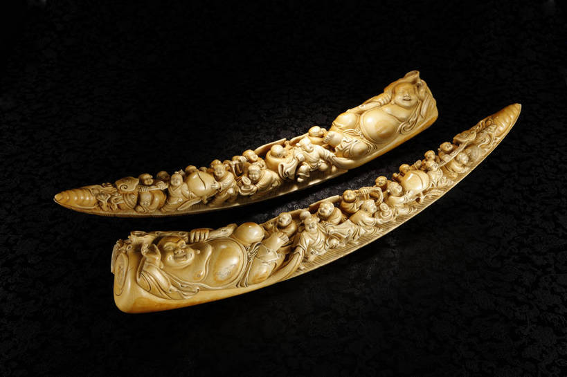 儿童,横图,彩色,室内,白天,游戏,静物,象牙,雕塑,北京,中国,许多,风俗,艺术,装饰,彩绘,雕刻,雕像,图片,艺术品,很多,古典,玩,文化,文物,娱乐,传统,弥勒佛,小孩,工艺品,祈祷,休闲,健康,精神,许愿,摄影,宗教,佛教,信仰,摆件,古董,活动,纪念,祈求,美术,珍贵,黑背景,古物,发泄,文明,消遣,智力,中国文化,主题,珍藏,精美,陈列,古玩,功能,美学,宣泄,布袋和尚,布袋神,弥勒,弥勒菩萨,象牙雕,象牙雕刻,牙雕,释教,古代文明,制度,平安,男孩,男人,男性,孩子,玩耍,嬉戏,影棚拍摄,保藏,收藏,男生,传统文化,大肚弥勒佛,大肚弥来佛,bj174