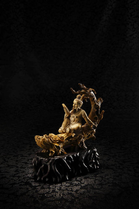 东方人,一个人,竖图,彩色,室内,白天,植物,静物,玉,雕塑,北京,中国,亚洲,仅一个男性,仅一个人,仅一个中年男性,风俗,艺术,装饰,雕刻,雕像,图片,枝条,艺术品,古典,黄种人,历史,文化,文物,传统,树,树木,树枝,古代,绿色,自然,工艺品,精神,摄影,玉雕,生长,成长,古董,纪念,美术,珍贵,黑背景,古物,文明,中国文化,主题,珍藏,精美,陈列,古玩,朗读,朗诵,功能,美学,牙雕,古远,古代文明,虬枝,枝杈,制度,男人,男性,中年男性,亚洲人,影棚拍摄,保藏,收藏,传统文化,诵读,bj174