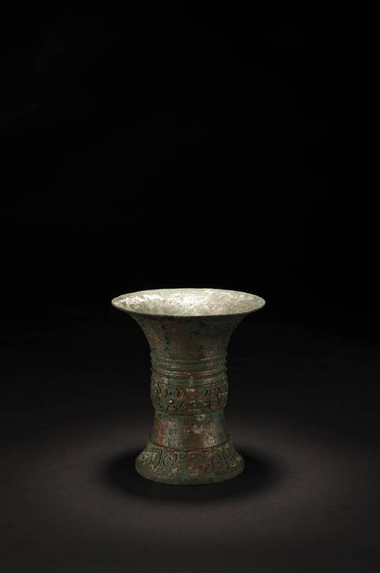 竖图,彩色,室内,白天,静物,杯子,北京,中国,风俗,图片,艺术品,古典,文化,文物,传统,酒杯,工艺品,精神,摄影,古董,珍贵,黑背景,古物,文明,中国文化,珍藏,精美,古玩,铜器,古代文明,制度,影棚拍摄,保藏,收藏,传统文化,觚,bj174