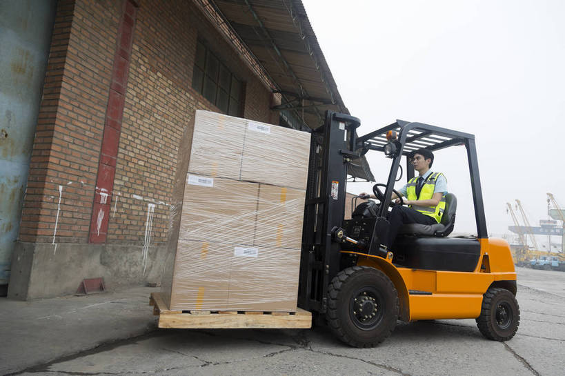 东方人,成年人,一个人,工厂,坐,搬运,横图,彩色,室外,白天,工作服,制服,满意,幸福,骄傲,安全,信心,技术,科技,北京,中国,亚洲,许多,堆积,工作,图片,纸箱,防护,很多,年轻,仓库,黄种人,现代,货物,车,工人,交通工具,驾驶,行业,职业,健康,机械,工程车,活力,自信,工业,运输,摄影,储藏,搬运工,保护,铲车,存储,厂房,工程,叉车,交易,效率,储存,货运,运送,载具,保险,专业,分配,搬运车,单人,流转,装卸,东亚,操控,物流,保全,周全,安稳,安定,可靠,乐观,交通运输,责任,工作车,产业,单独,平安,认真,男人,男性,年轻男性,亚洲人,中国人,年轻人,全身,商业,工地,贮存,电动叉车,bj174